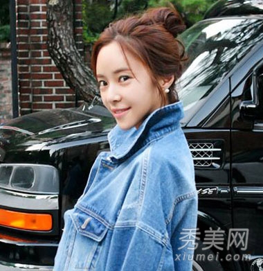 韩式清新丸子头扎发 百搭发髻抢眼流行