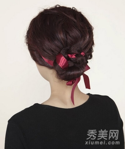 怎么扎好看花苞头 韩式发型扎法超简单
