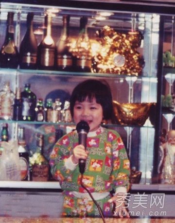 我是歌手邓紫棋童年照曝光 圆脸短发超可爱