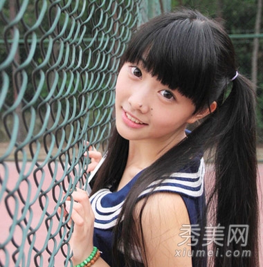 春夏清新校园季 萝莉范马尾扎发甜美超减龄