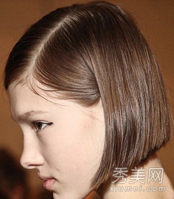 英伦范短发热力来袭 帅气干练不乏女人味