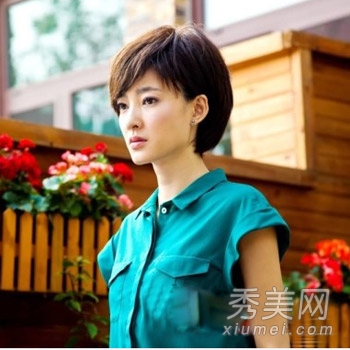 王丽坤《爱的多米诺》短发变时尚女强人