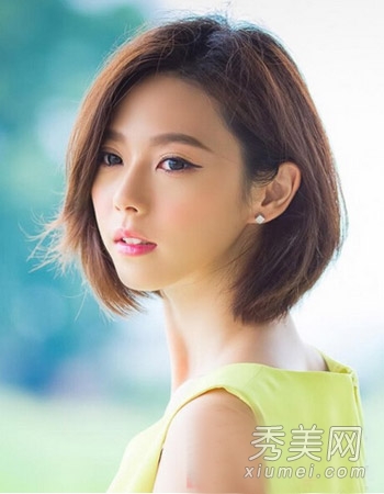 韩国女生亲身示范 小脸适合的发型