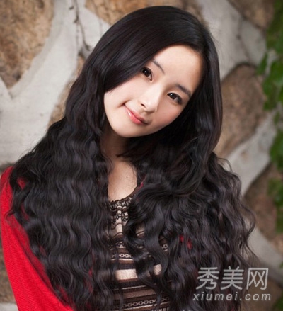 凸显女人味的韩式长卷发 变身魅力女神
