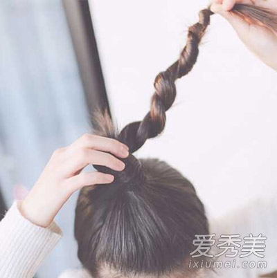丸子头扎法图解 3分钟变韩范美妞