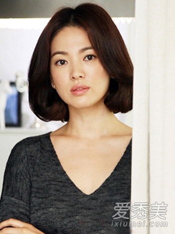 学韩国女生时尚短发发型 提亮肤色更减龄