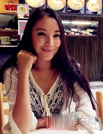 美女ceo达贝妮私照发型 侧分长发女人味