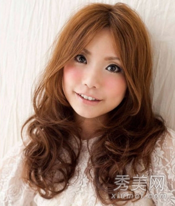 2013秋冬发型趋势 厚重感卷发温暖来袭