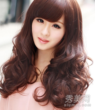 人气款韩式长卷发发型 塑造气质小颜美女