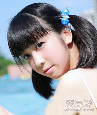春夏清新校园季 萝莉范马尾扎发甜美超减龄