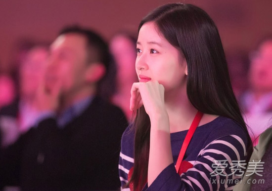 奶茶妹妹刘强东国庆大婚 新娘发型甜美动人