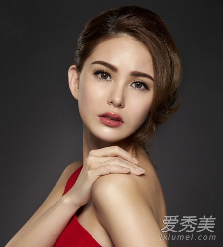 昆凌写真发型合辑 长发飘飘气质佳