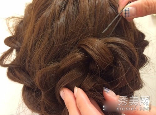 夏季长卷发简易扎法 快速盘发做清凉美人