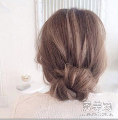 谁说低盘发老气 松散盘发更有女人味