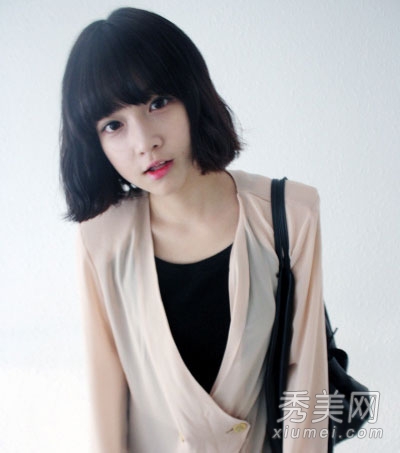 韩式短卷发正流行 时尚甜美显气质