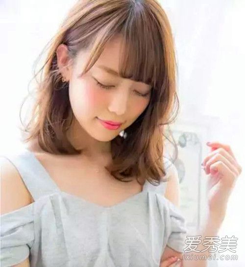 秋季流行乱穿衣？发型我就要百搭的中长发！ 秋季适合中长发吗