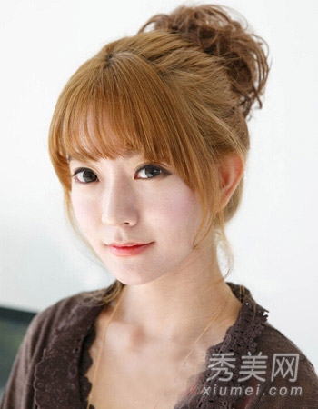 韩国女生扎发发型 纯美减龄时尚范