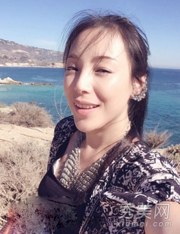 美女ceo达贝妮私照发型 侧分长发女人味