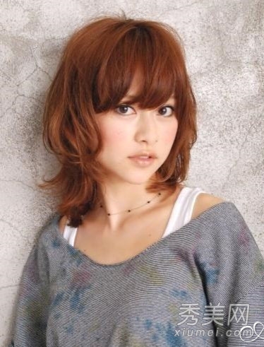 好看女生披肩中长发 秋日唯美献上