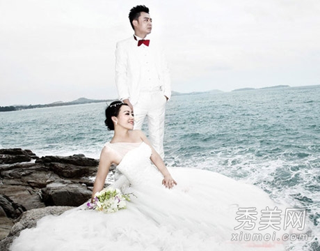 郝蕾北京大婚 绝美新娘盘发复古优雅