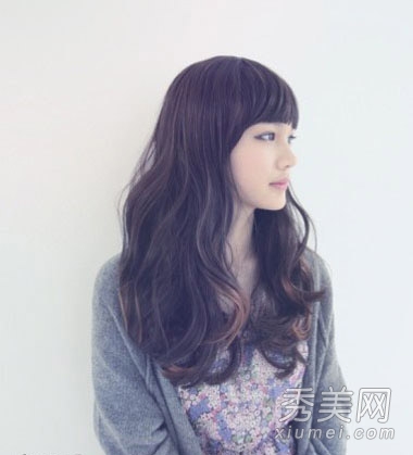 2014流行女生发型 蓬松卷发营造甜美浪漫感