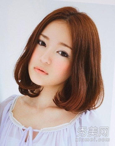 时尚款的女生刘海短发发型 美发大赏析