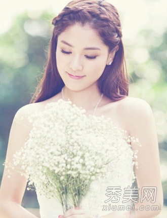 最适合夏季的新娘发型 韩式编发清新纯美