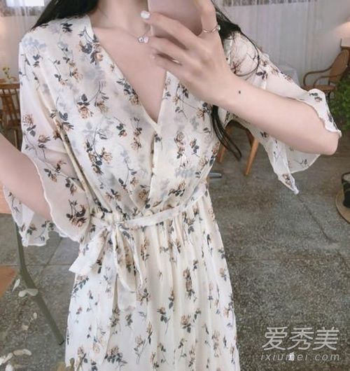 碎花不适合穿,是吗?早春碎花片3双穿女人味