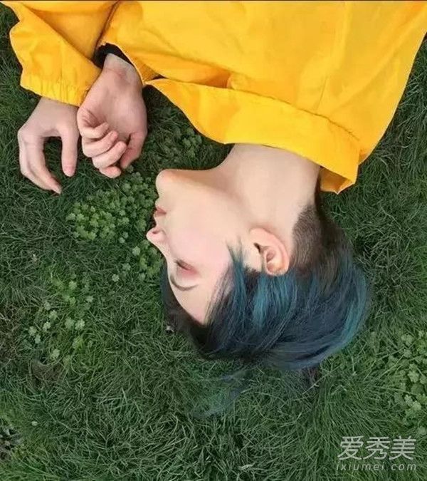 像阳光一样温暖和愉快!穿黄色衣服给你一种好女孩的感觉。