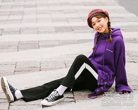 开学时穿什么样的衣服好女孩总是因为开学时穿前三名而受到表扬。