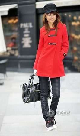 鲜艳的外套让你的青春更加美丽。