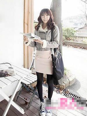 一件娇小的MM冬衣造就了一个高挑的身材。