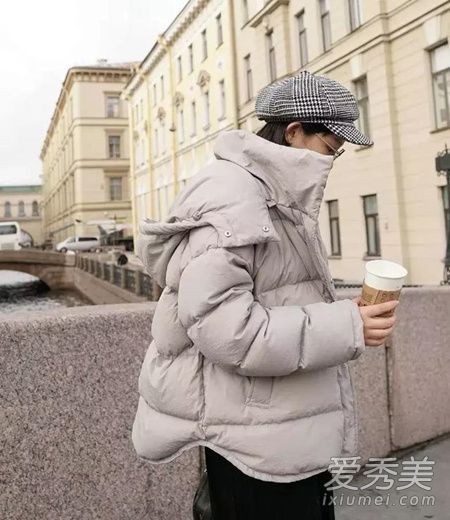 冬季羽绒服看起来像球吗?事实上,穿着和搭配网络名人的服装非常简单。