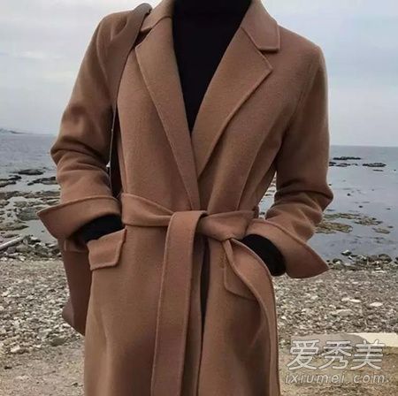 该穿上你的外套了!经典的深色和流行的莫兰迪色哪个最值得买?