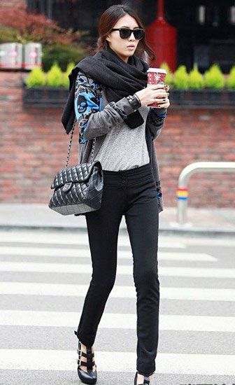 防寒外套教你营造强烈的女性气息。