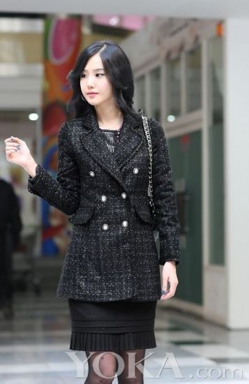 甜美的旧通勤礼服,在春天穿新的天气