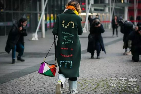 你穿什么样的鞋子做长外套？矮个子可以驾驭的三种外套和鞋子。