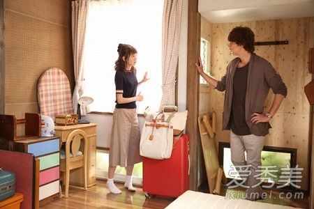 卡其宽腿裤配什么颜色的外套？五种服装“兼顾你的时尚和气场”