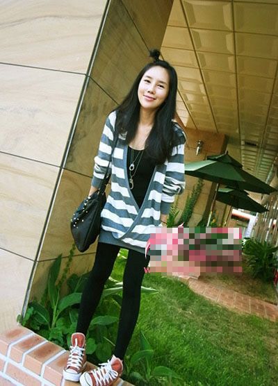 身材纤细的开襟羊毛衫