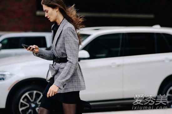 我怎么能穿秋冬不开的格子呢？提高几个层次的时尚感觉3个技巧