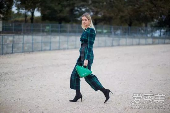 宽腿裤还能燃烧很多年吗?这些鞋子在秋天和冬天又高又薄。