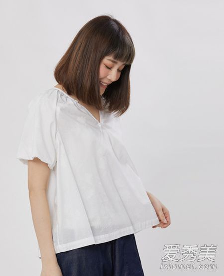 白色服装搭配技巧很大众化。在夏天，你想要新鲜时尚。像这样穿它！