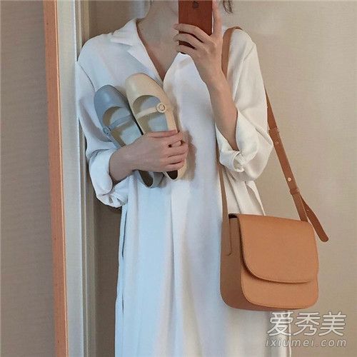 韩国时尚博主的同色系服装和简约是最高级的美。
