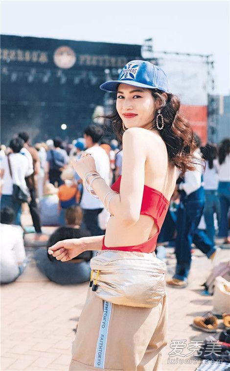 你穿什么去参加音乐节音乐会以免被人群遗忘?这样,你可以戴上超强吸水的眼睛!