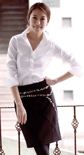 气质一步裙勾勒出完美的“S”曲线