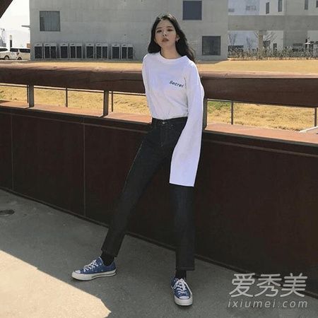 在夏天,简单的黑白搭配也可以非常适合日常穿着和展示。