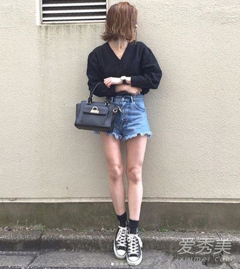 什么样的衣服适合三十多岁的女性？宽裤腿，一字肩，针织上衣