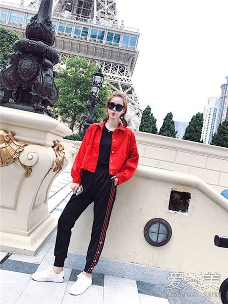 穿上你的牛仔外套，做一个又酷又可爱的小妹妹。