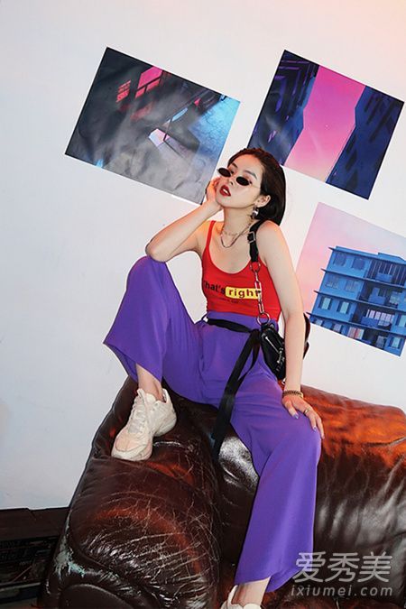 在夏天,宽腿裤和一个字的肩膀是如此的性感?15场比赛都结束了!