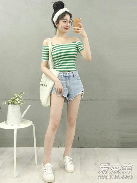 20岁的女孩穿什么?漂亮的短裤+运动装展现出清新的少女感觉